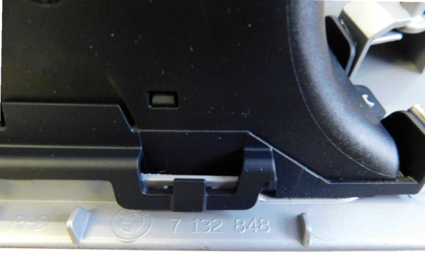 BMW 3 Series Dashboard Air Vent Front Right - Image 8