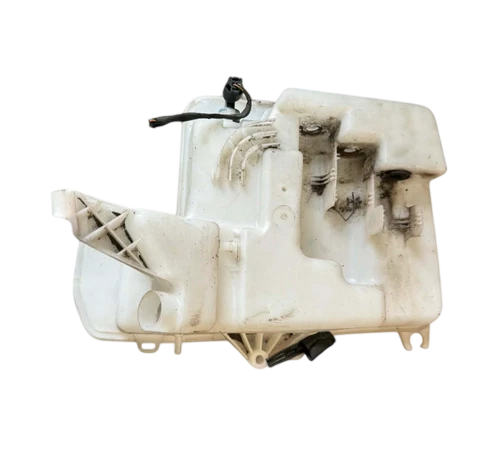 BMW 5 Series Windscreen Washer Reservoir - Image 2